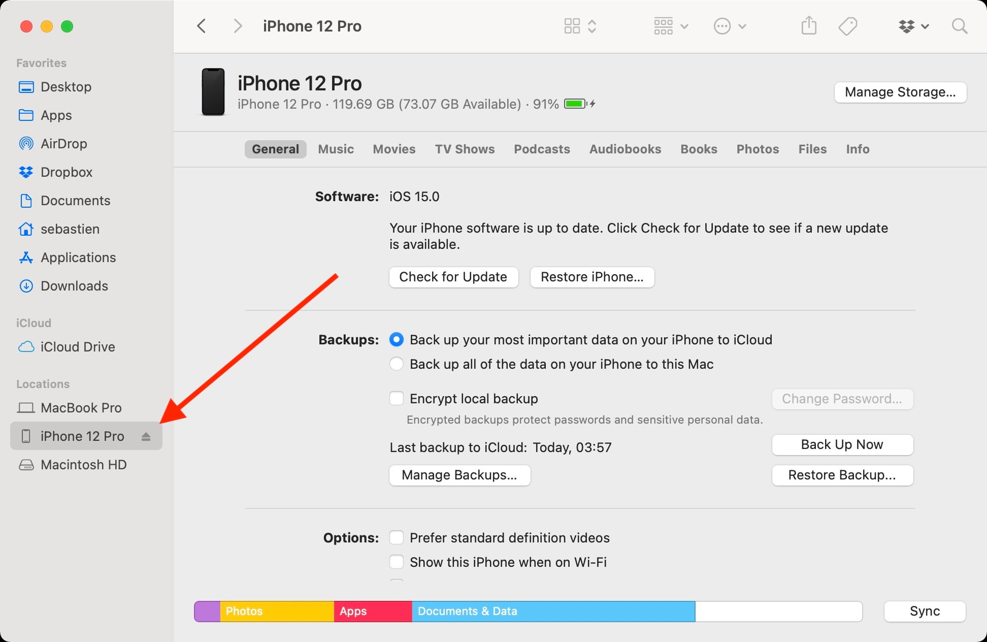 Seleziona iPhone nel Finder