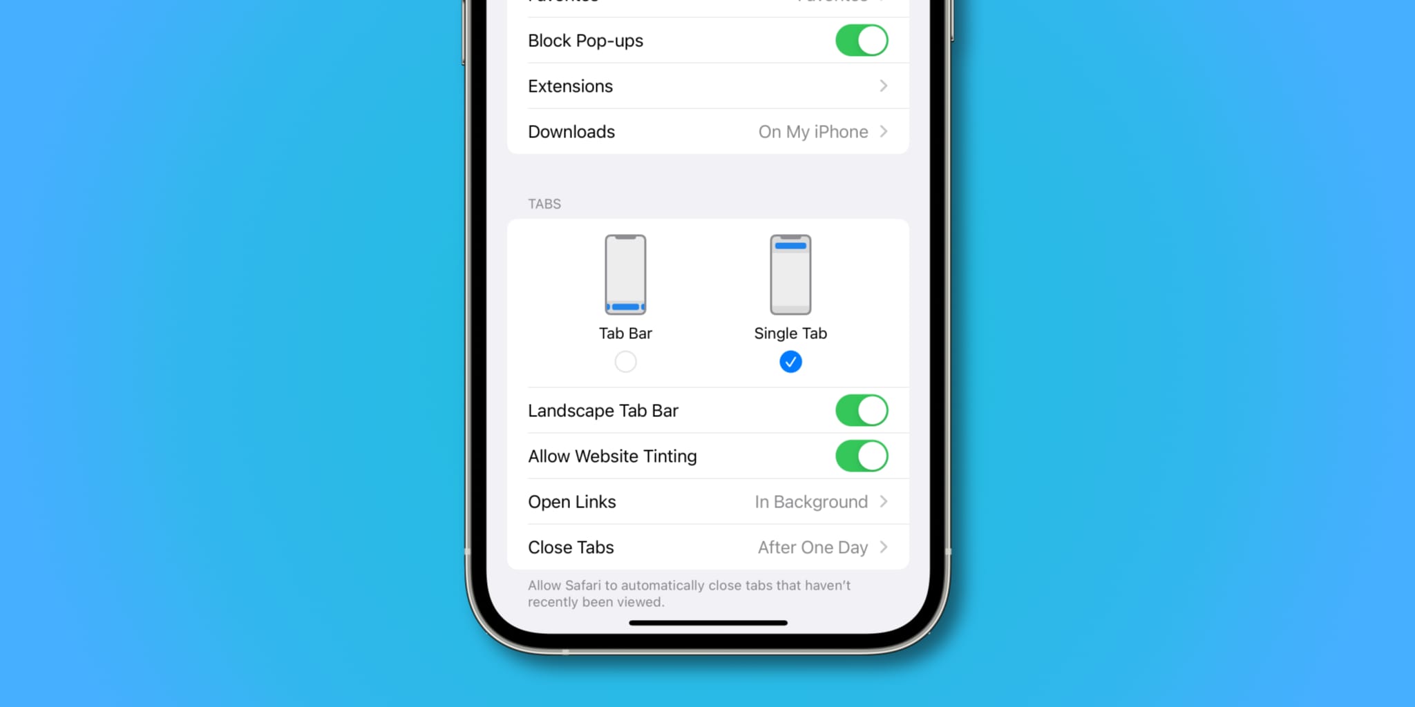 Schermata dell'iPhone che mostra le opzioni di Safari per le schede con il posizionamento della barra degli indirizzi in alto e in basso su iOS 15