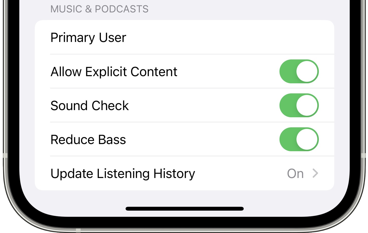 Uno screenshot delle impostazioni di HomePod nell'app Home di iOS 15 su iPhone con l'opzione Riduci bassi attivata