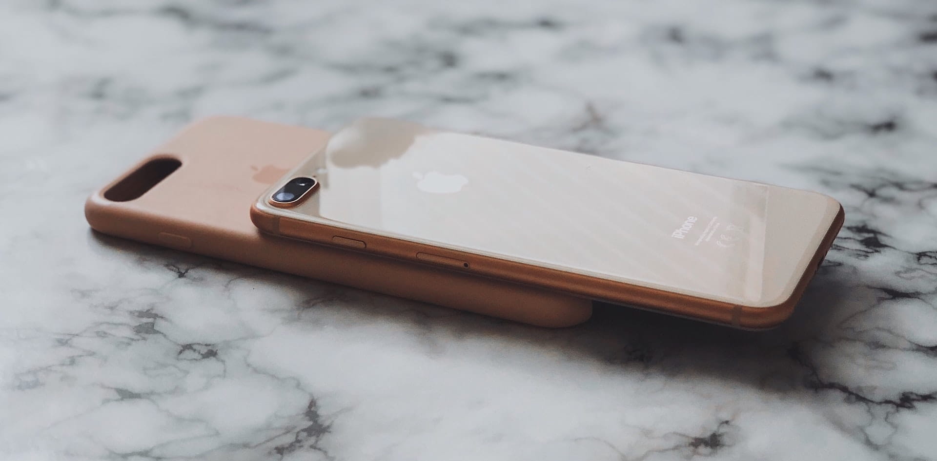 iPhone bagnato con la custodia rimossa